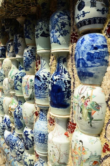 Некоторые элементы декора сделаны из антикварных фарфоровых ваз (China Porcelain House). Некоторые элементы декора сделаны из антикварных фарфоровых ваз (China Porcelain House).
