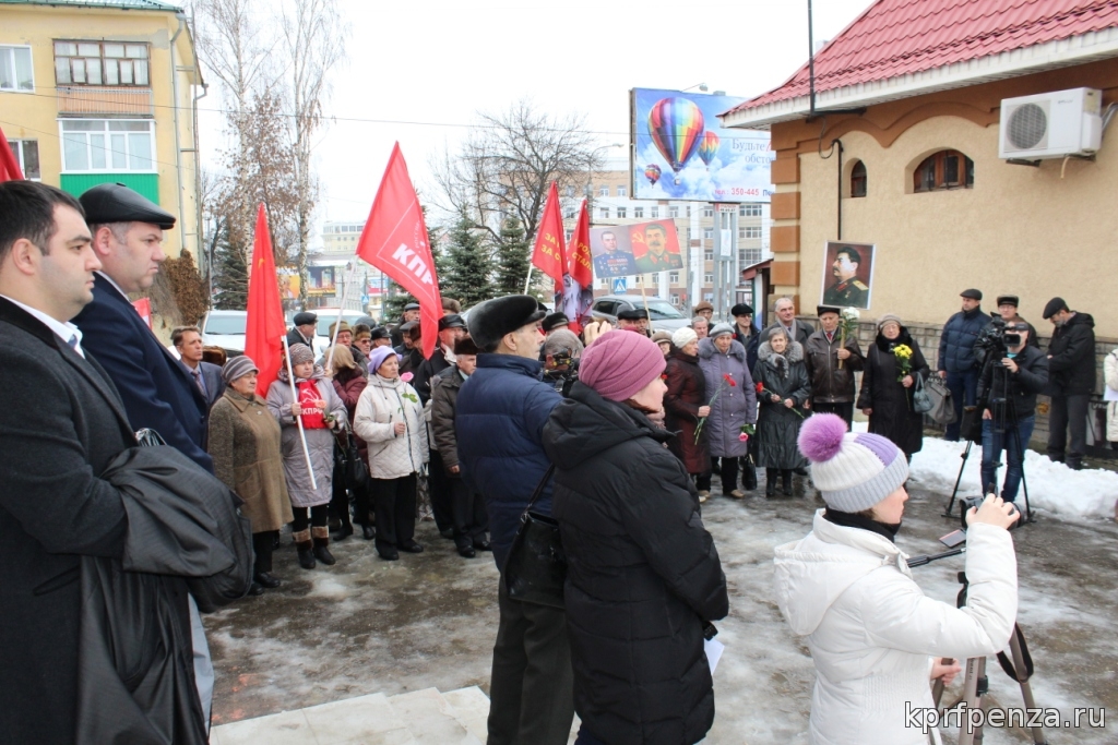 ОТВЕТ НА ОТКРЫТИЕ ЕЛЬЦИН-ЦЕНТРА НЕ ЗАСТАВИЛ ДОЛГО ЖДАТЬ - ОТКРЫТ ПЕРВЫЙ В РОССИИ СТАЛИН-ЦЕНТР Original