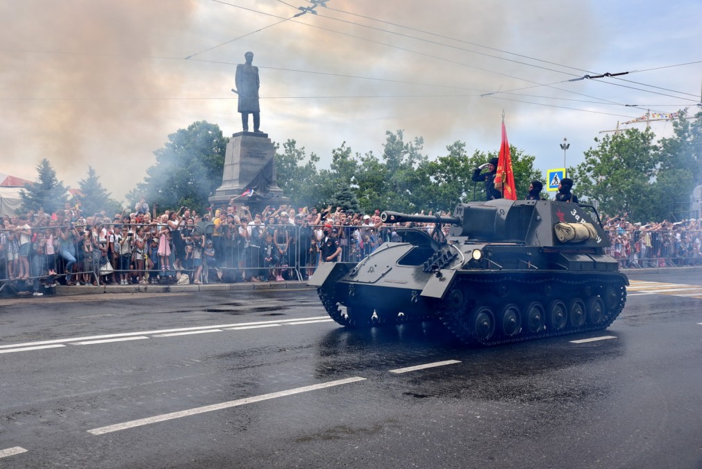 Фоторепортаж: в Севастополе прошел парад в честь 75-летия Победы