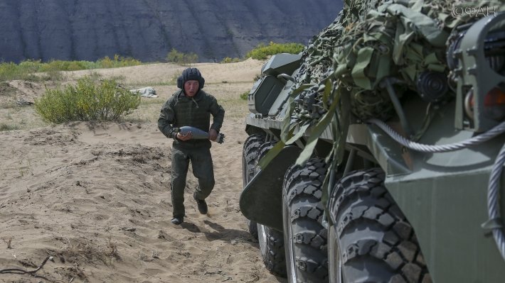 Под Кызылом разыгрались масштабные тактические учения с боевой стрельбой