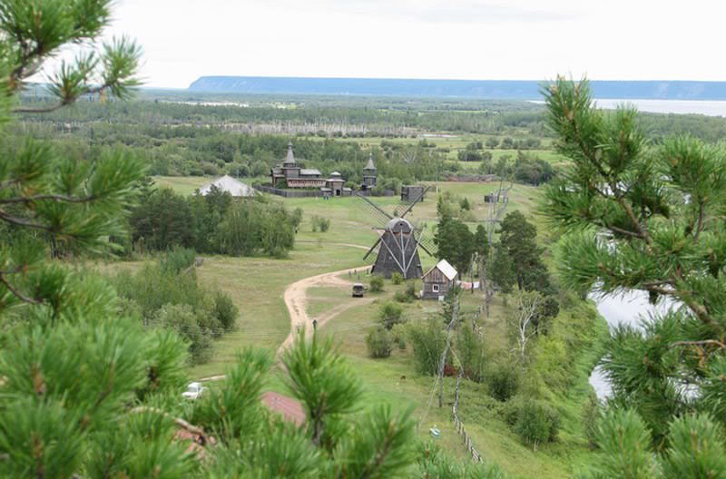 В дали виднеется Кангаласский мыс. Это же место называется...