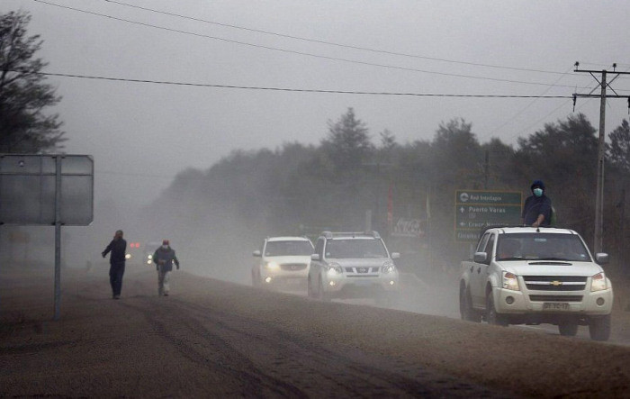 В Чили слой вулканического пепла покрыл города близ вулкана Кальбуко вулкан, пепел, чили