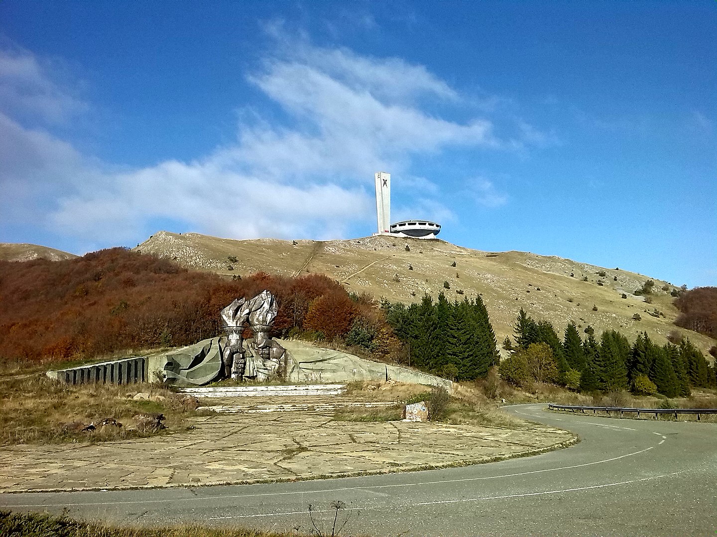 1440px-Buzludzha_&_Torch_Monument.jpg