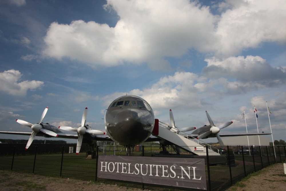 В Голландии советский самолет переоборудовали в люксовый отель (фото)