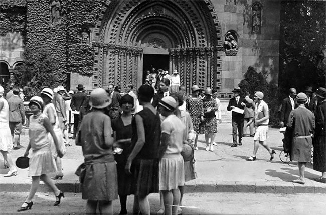 Женская мода 1920-х: винтажные фотографии, раскрывающие неповторимый уличный стиль прошлого Женская мода 1920-х: винтажные фотографии, раскрывающие неповторимый уличный стиль прошлого