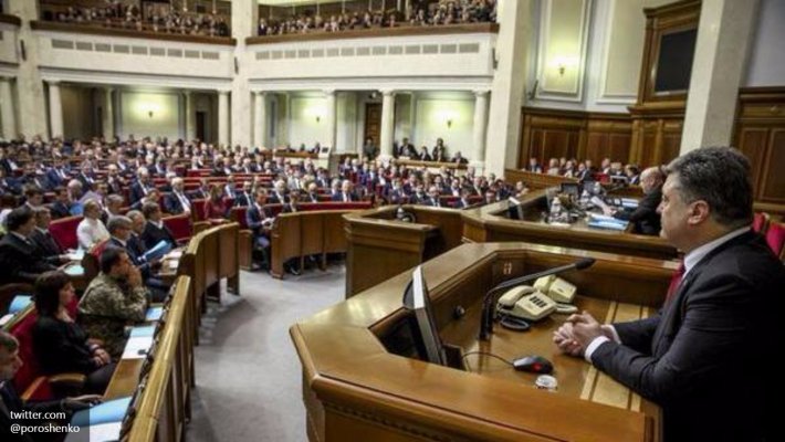 Порошенко призвал Раду за неделю решить вопрос об открытии границ ЕС