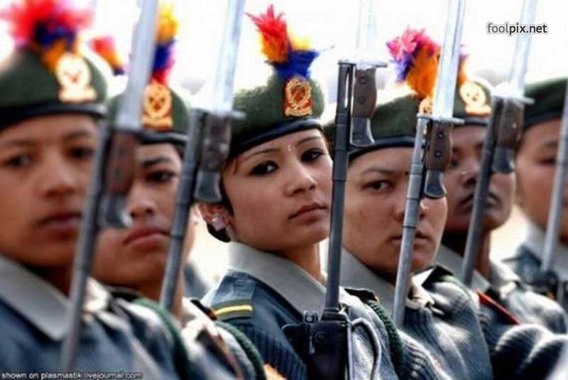 Красивые девушки в военной форме Девушки на службе в армии фото 23