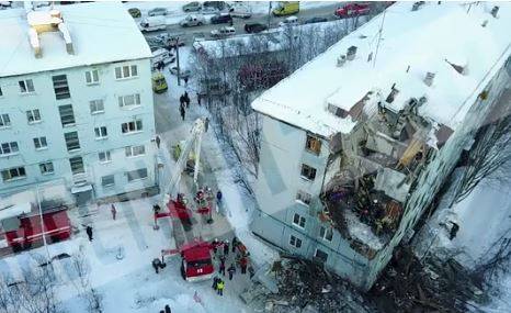 Место взрыва в доме в Мурманске сняли с коптера
