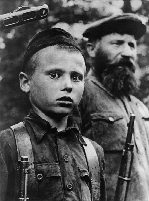 Спасибо вам за весну и свободу! 25 душещипательных кадров Второй мировой войны.