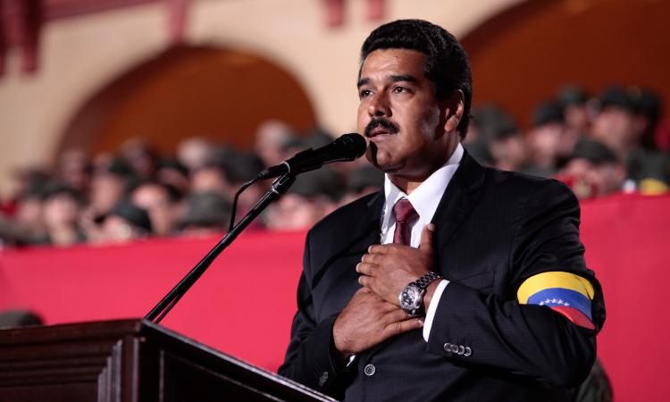Николас Мадуро попросил особых полномочий для противостояния США