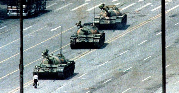 До 10000 погибших: что 4 июня произошло на площади Тяньаньмэнь?