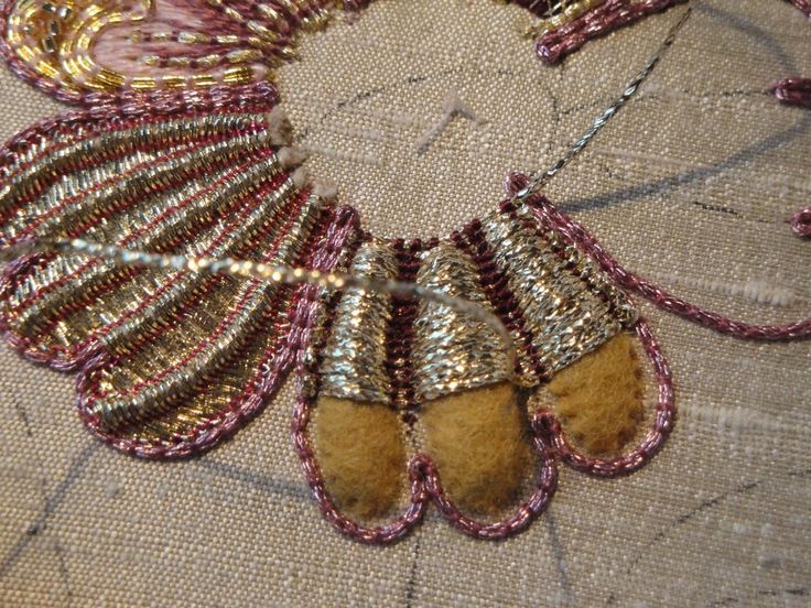 Raised gold embroidery Follow link to amazing tutorial for a masterpiece of embroidery!: