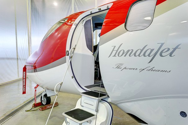 Первый самолет Honda официально передан покупателю