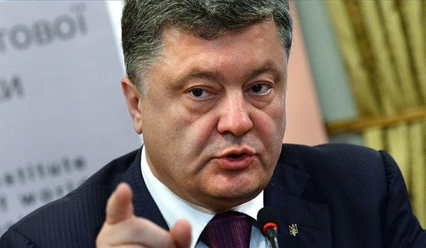 Порошенко возложил на Россию вину за беспорядки у Верховной рады и гибель трех человек