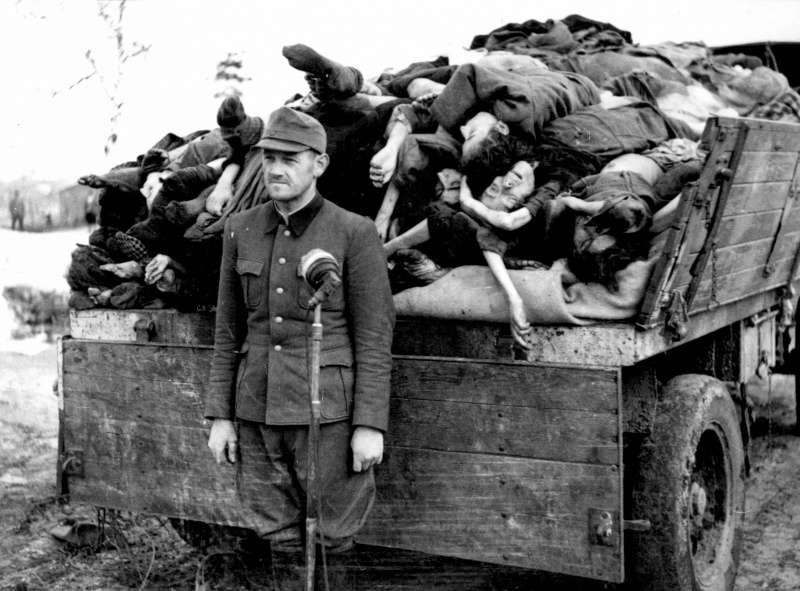 Все ужасы концлагеря Берген-Бельзен в редких архивных фотографиях Все ужасы концлагеря Берген-Бельзен в редких архивных фотографиях