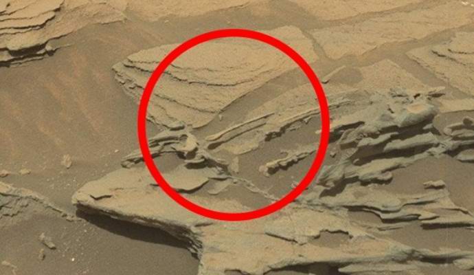 На Марсе обнаружена парящая в воздухе ложка