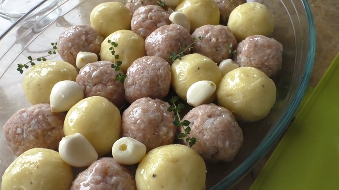 23 шарика вкусного удовольствия в духовке! Еда, Рецепт, Картофельные шарики, Фрикадельки, Готовка, Другая кухня, Видео рецепт, Вкусно, Видео, Длиннопост