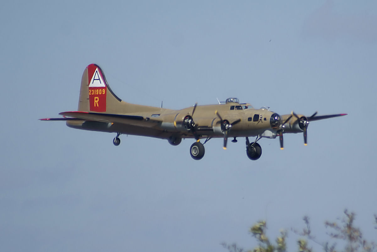 В США разбился бомбардировщик времен Второй мировой войны B-17
