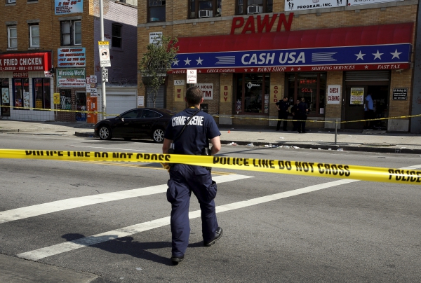 В США полицейский застрелил темнокожего подозреваемого