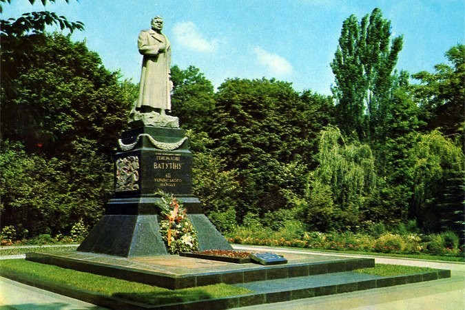 Воронежцы предлагают забрать из Киева памятник генералу Ватутину, который собираются снести в канун 70-летия Великой Победы Воронежцы предлагают забрать из Киева памятник генералу Ватутину, который собираются снести в канун 70-летия Великой Победы
