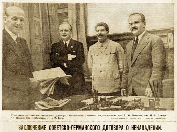 Фото: Советская пресса сообщала о заключении Пакта на первых полосах
