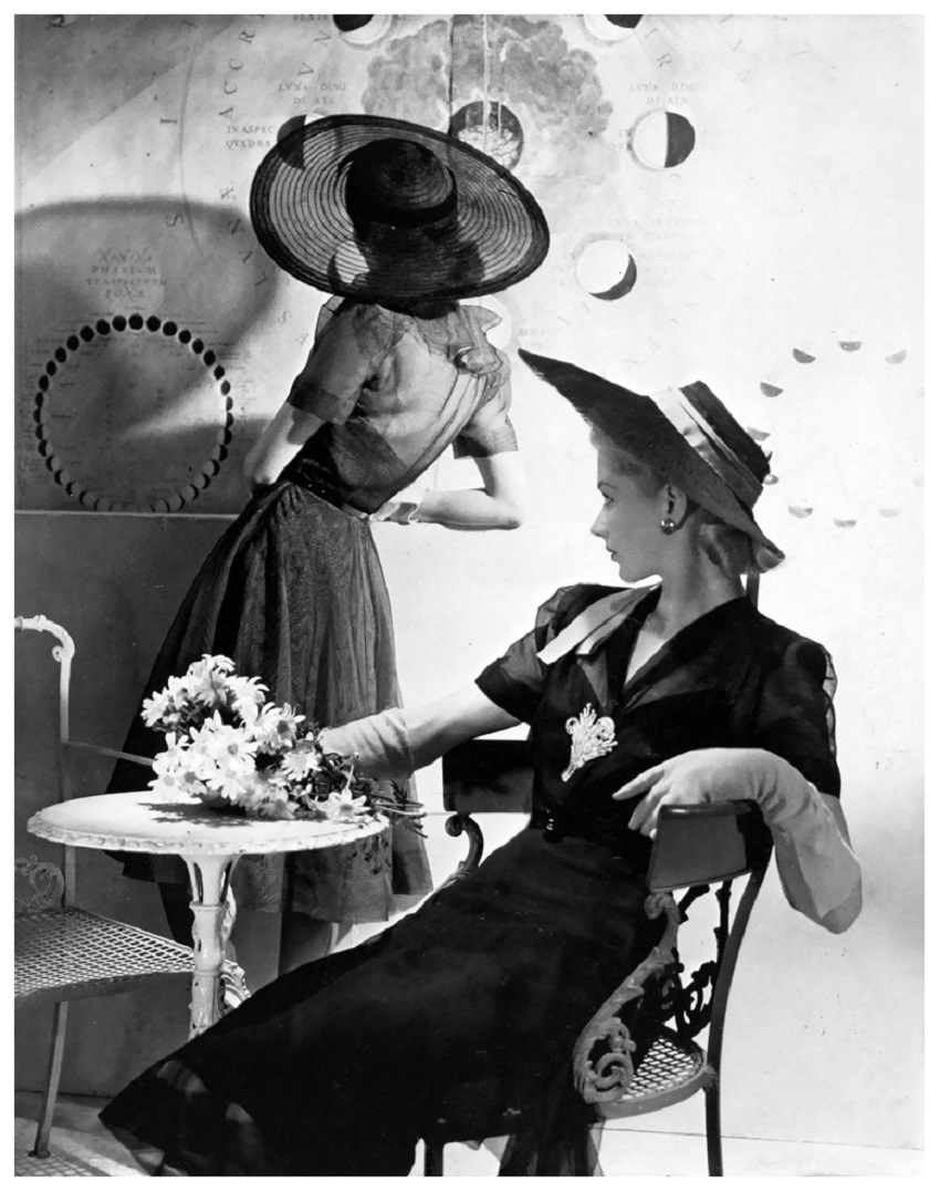 Lisa Fonssagrives and model in organdy dresses for Vogue, New York, 1938 Photo Horst P. Horst.jpg Lisa Fonssagrives and model in organdy dresses for Vogue, New York, 1938 Photo Horst P. Horst.jpg