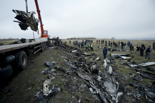 Генпрокуратура ДНР просит Нидерланды забрать обломки MH17, пока их не растащили