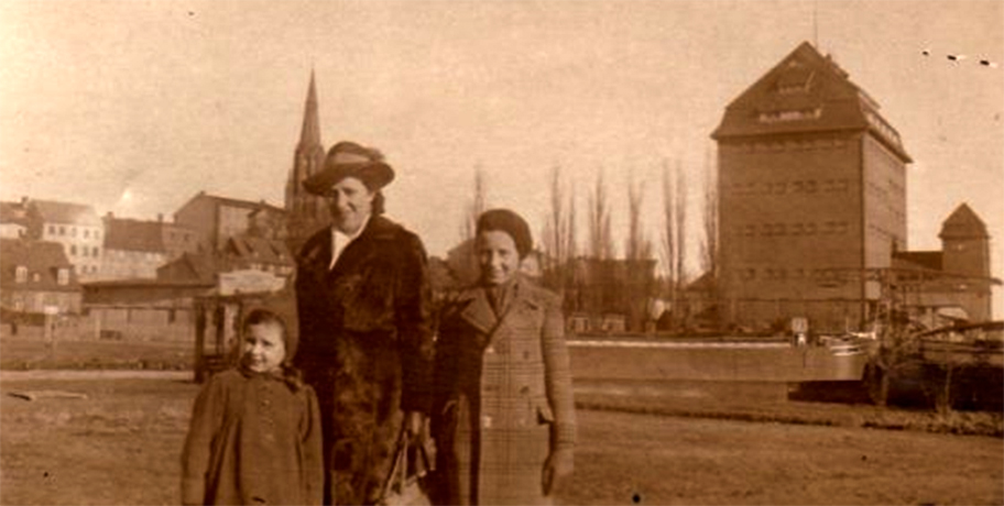 Бэрбель Шрайнер с матерью и братом в Деммине, 1944