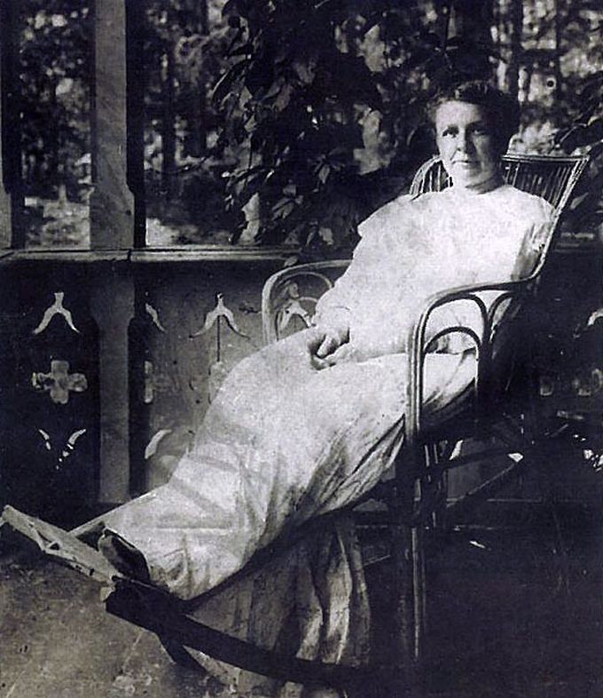 Мать Михаила Булгакова - Варвара Михайловна, урожденная Покровская мама, родители