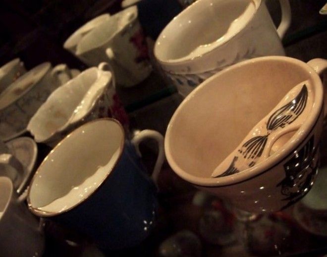 Чашки для усов, Стаффордшир, примерно 1750 год (Музей Виктории и Альберта). Чашки для усов Стаффордшир примерно 1750 год Музей Виктории и Альберта