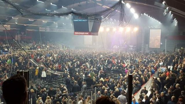 В Финляндии вентиляция обрушилась во время рок-концерта, есть пострадавшие