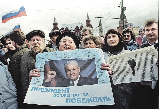 ...Но с первым выстрелом рейтинг Бориса Николаевича пополз вверх.