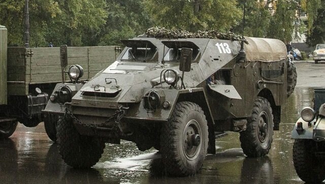 Мужчина из Новоалтайска ездит на работу на БТРе 1949 года Мужчина из Новоалтайска ездит на работу на БТРе 1949 года бронетранспортер, восстановил, самоделкин