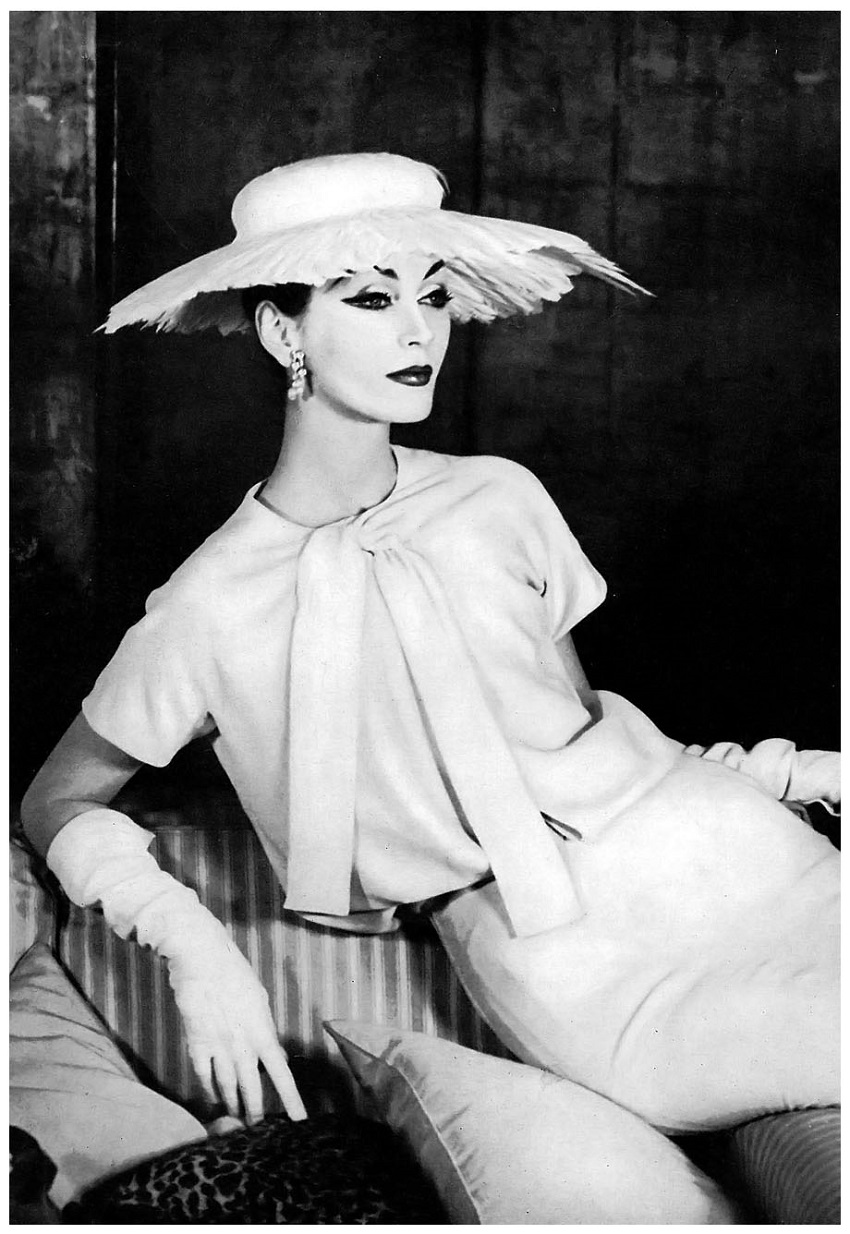 Dovima March Vogue 1956 Photo Henry Clarke.jpg Dovima March Vogue 1956 Photo Henry Clarke.jpg