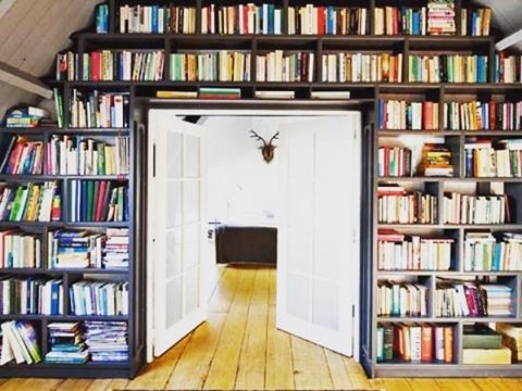 Книголюбы или дизайнеры лопнут от зависти: 26 великолепных домашних библиотек