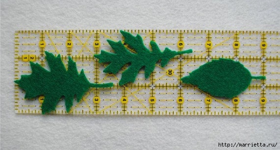 Зимнее оформление подушки листьями из фетра (1) (570x306, 129Kb)