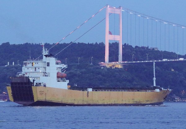 8 грузовиков Урал-4320 срочно переброшены в Сирию 8 грузовиков Урал-4320 срочно переброшены в Сирию