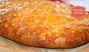 Фото к рецепту: Вкусный и ароматный хлеб с сыром и чесноком Фото к рецепту: Вкусный и ароматный хлеб с сыром и чесноком