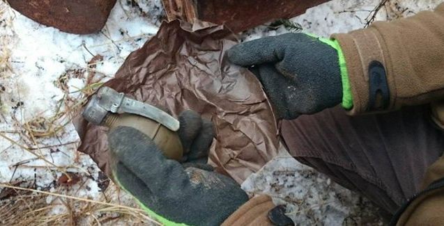 Из-под земли извлекли спрятанный фашистами боевой набор диверсанта Из-под земли извлекли спрятанный фашистами боевой набор диверсанта диверсанты, поискови, тайник, эхо войны