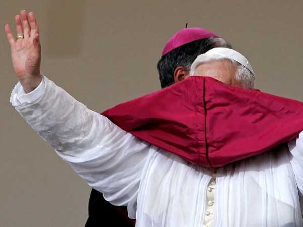 the-pope-and-the-wind (17)