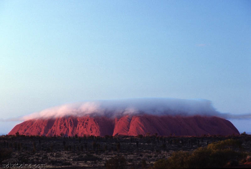 Скала Улуру (Айерс Рок),  Австралия. Фото /Uluru (Ayers Rock), Australia