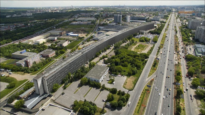 Здание НИЦЭВТ на Варшавском шоссе — самое длинное в Москве — известно как «лежачий небоскреб»