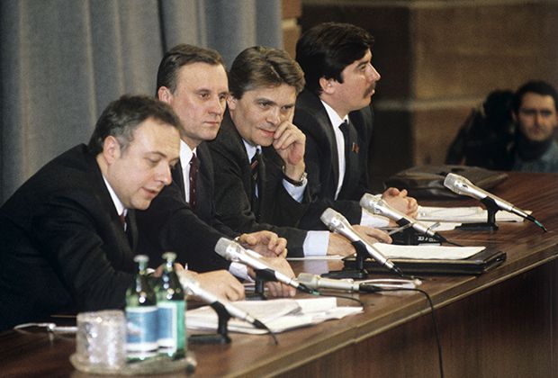 «С 1993 года Ельцин занимал должность президента незаконно» «С 1993 года Ельцин занимал должность президента незаконно»