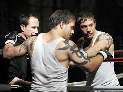 Актер Том Харди (Tom Hardy) и его дублер-каскадер. Актер Том Харди (Tom Hardy) и его дублер-каскадер.