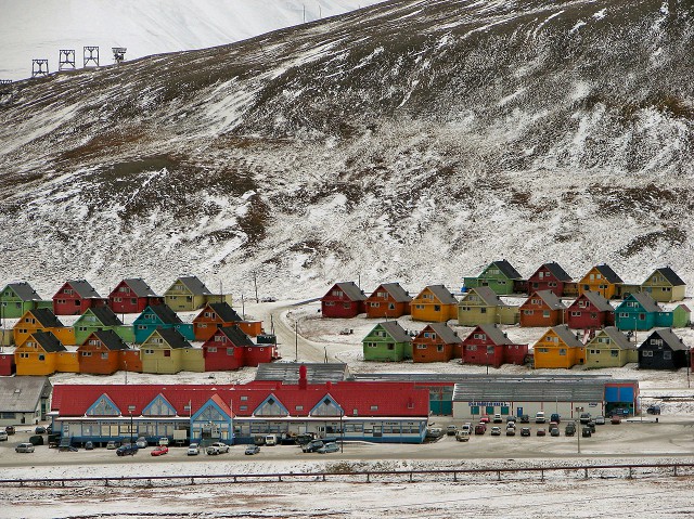 В арктическом городе Лонгйире на островах архипелага Шпицберген в Норвегии запрещена смерть.