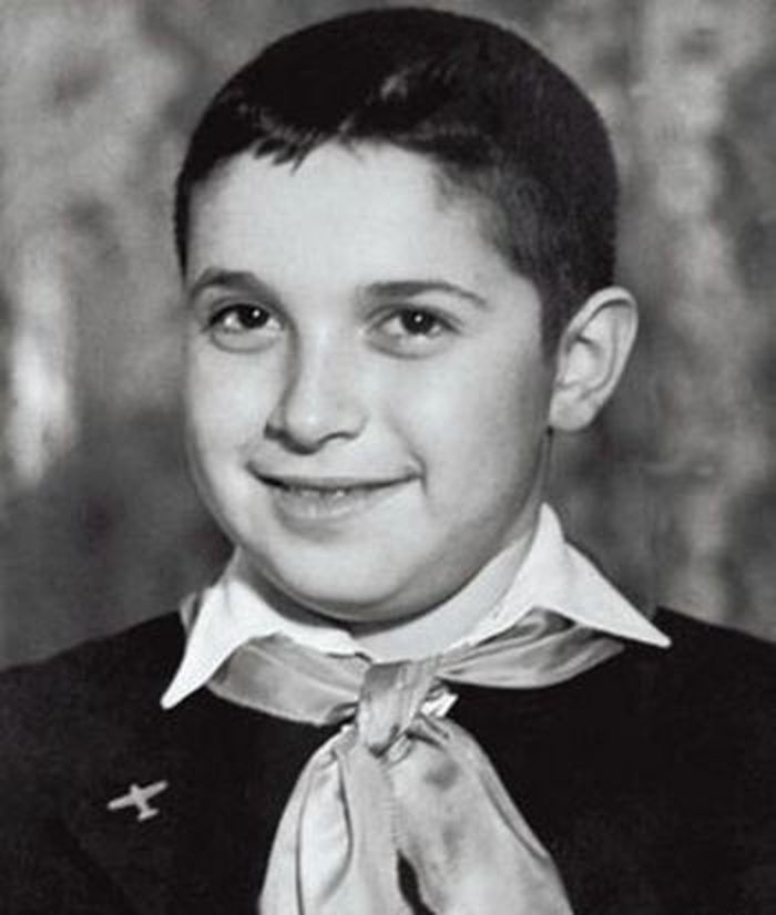14. А его мы привыкли видеть все время с бородой 14. А его мы привыкли видеть все время с бородой квн, люди