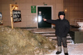 Под Новосибирском фермер вывалил кучу навоза перед отделением «Сбербанка»
