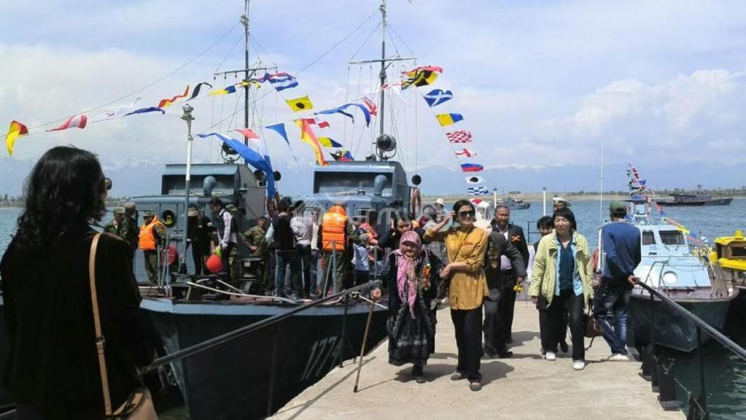 Военно-морской парад в Киргизии киргизия, парад Победы.
