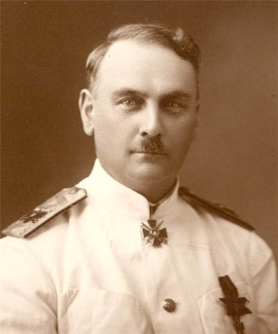Морской офицер Анатолий Ленин
