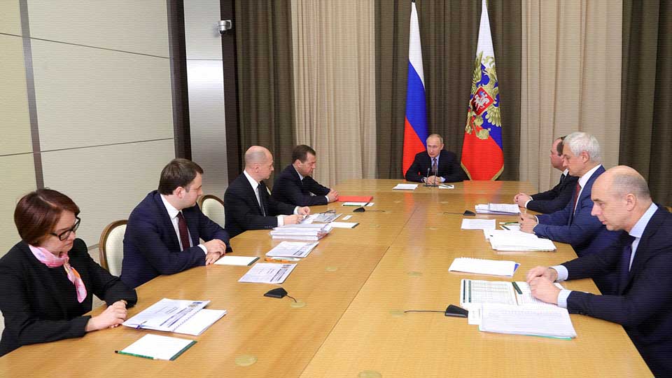 Путин на совещании